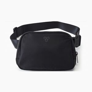 COPY - Aritzia TnAction TNA On-The-Way Exposed Bag NEW NWT Black